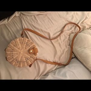 cute woven rattan round crossbody ⭐️